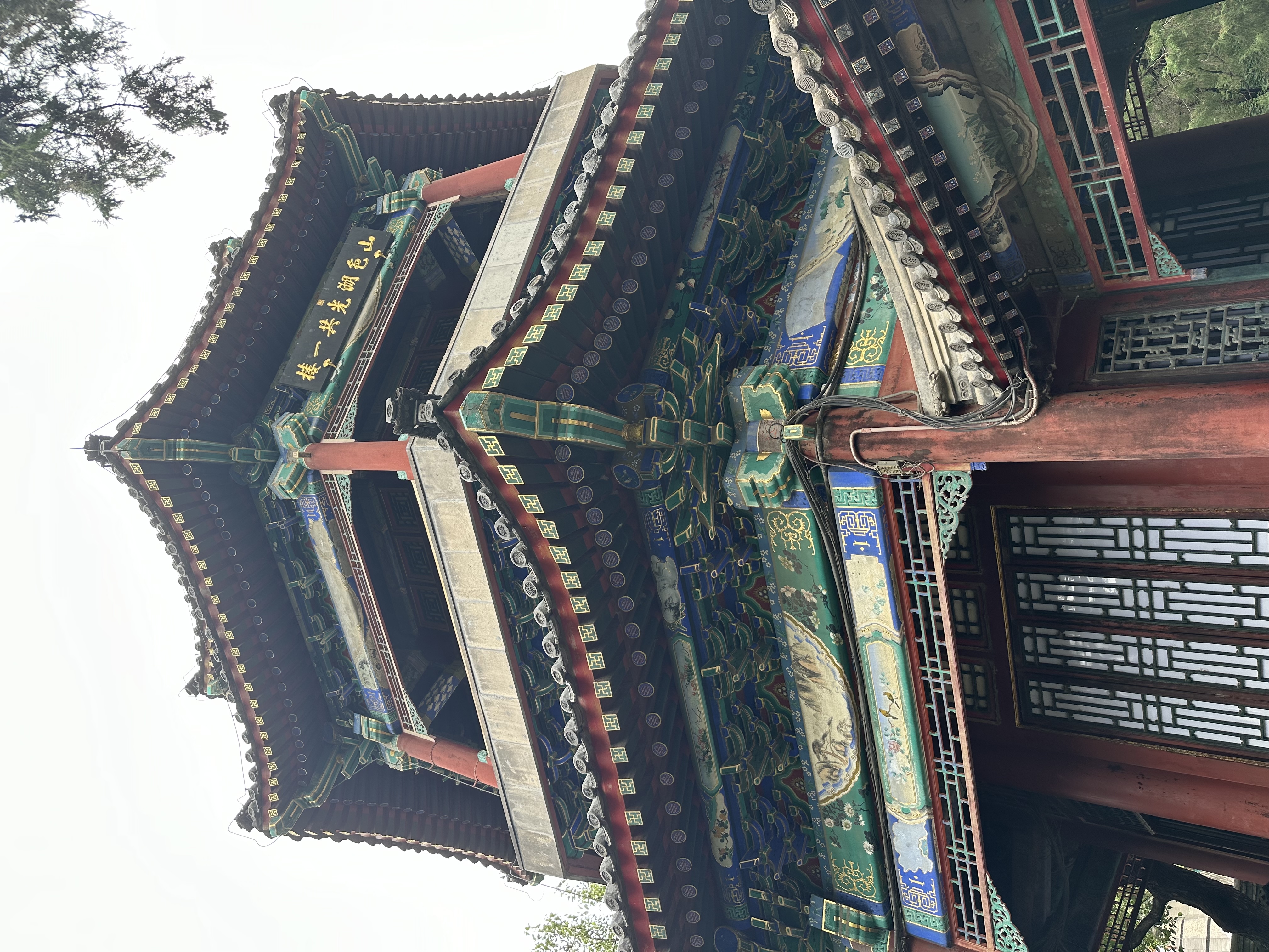 山色湖光共一楼