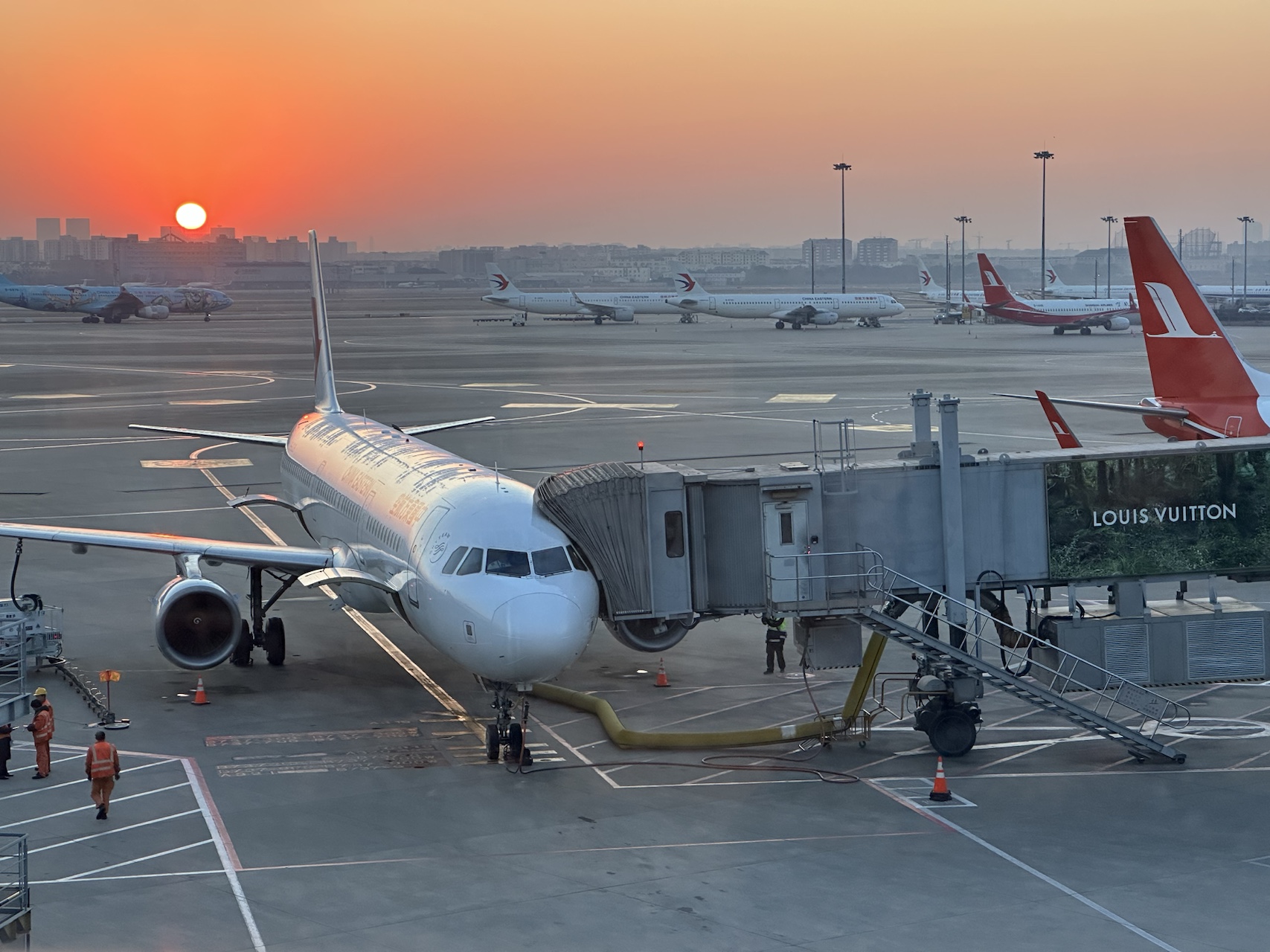 清晨的虹桥机场