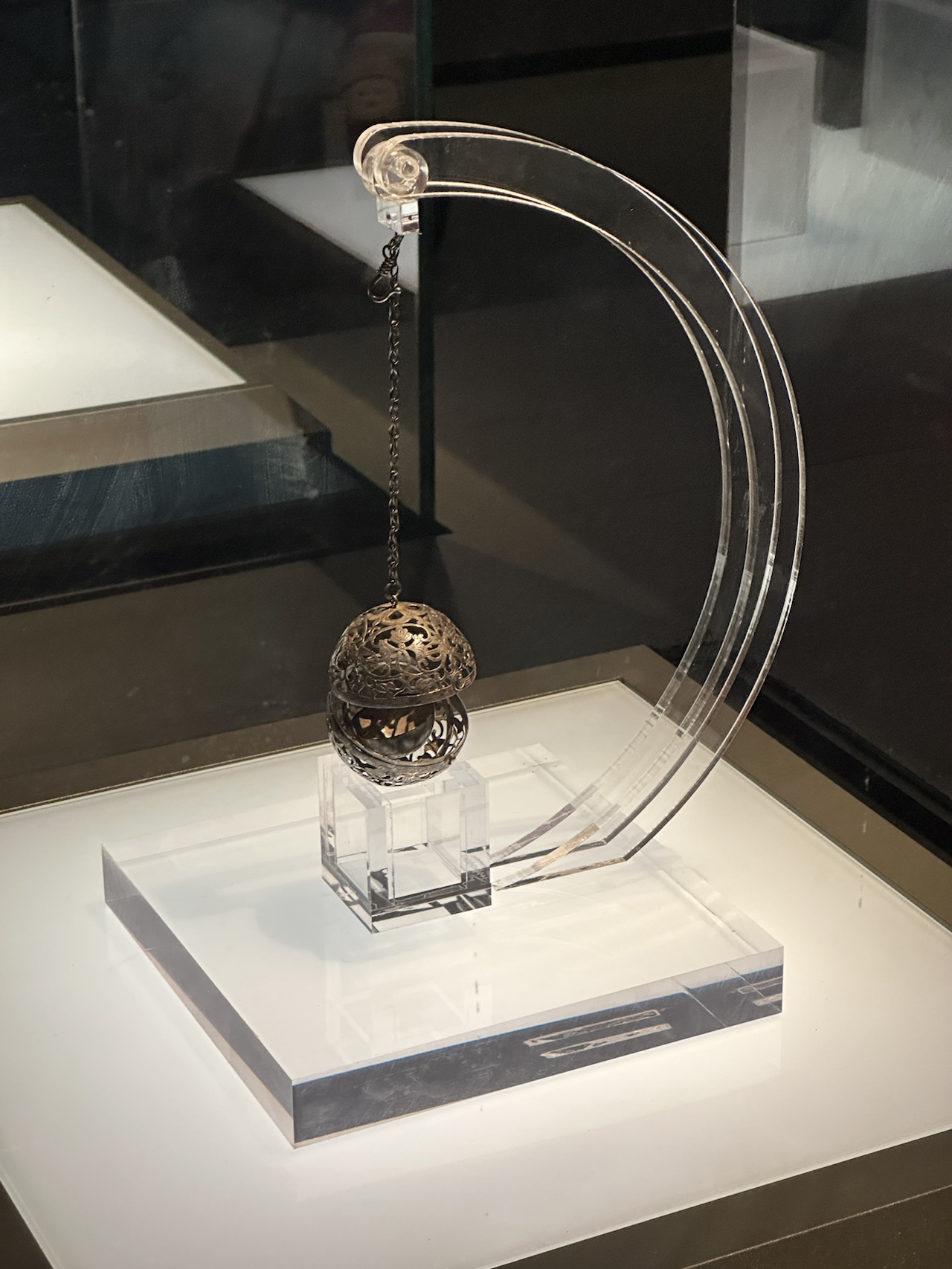 葡萄花鸟纹银香囊