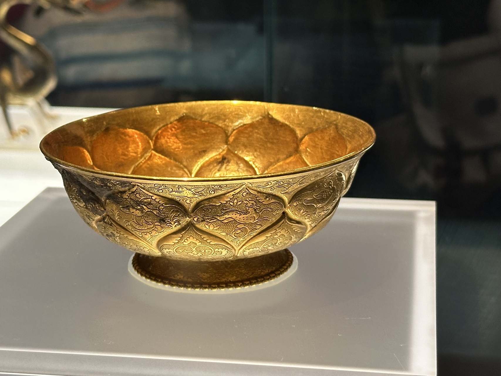 鸳鸯莲瓣纹金碗 第三展厅